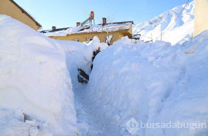 Tunceli'de bir ilçe kar nedeniyle görünmez oldu
