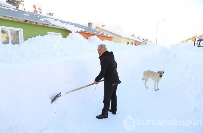 Tunceli'de bir ilçe kar nedeniyle görünmez oldu
