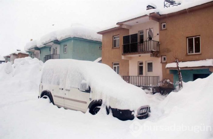 Tunceli'de bir ilçe kar nedeniyle görünmez oldu
