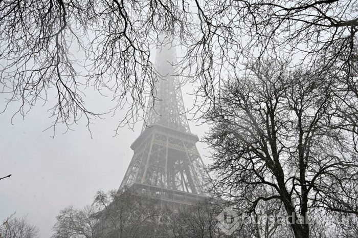 Paris beyazlara büründü