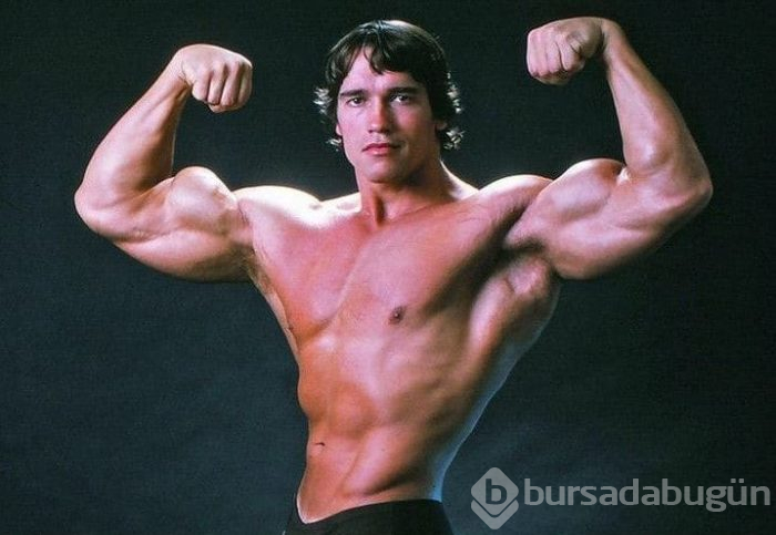 Arnold Schwarzenegger'in meşhur pozunu oğlu verdi