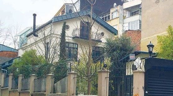 Gökhan Özoğuz fiyatı 5.5 milyon liraya çıkardı (Karagümrük'te villa)