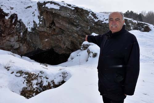 İçi suyla dolu gizemli mağara keşfedilmeyi bekliyor
