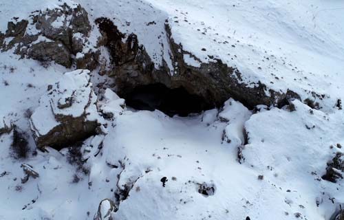 İçi suyla dolu gizemli mağara keşfedilmeyi bekliyor
