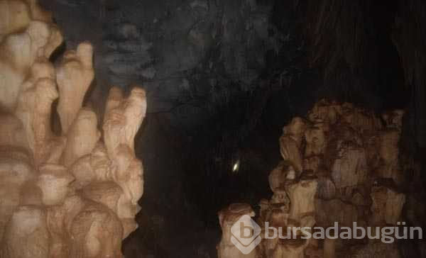 Öğrenciler şans eseri sarkıt ve dikitler bulunan mağara buldu
