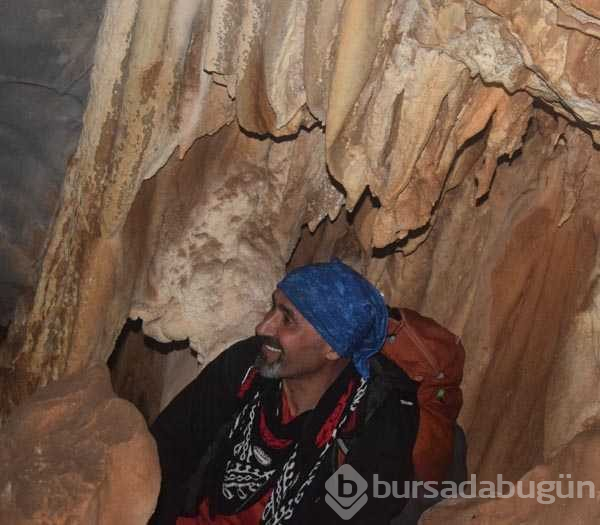 Öğrenciler şans eseri sarkıt ve dikitler bulunan mağara buldu
