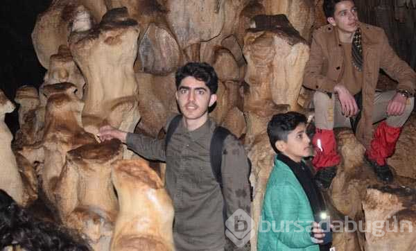 Öğrenciler şans eseri sarkıt ve dikitler bulunan mağara buldu

