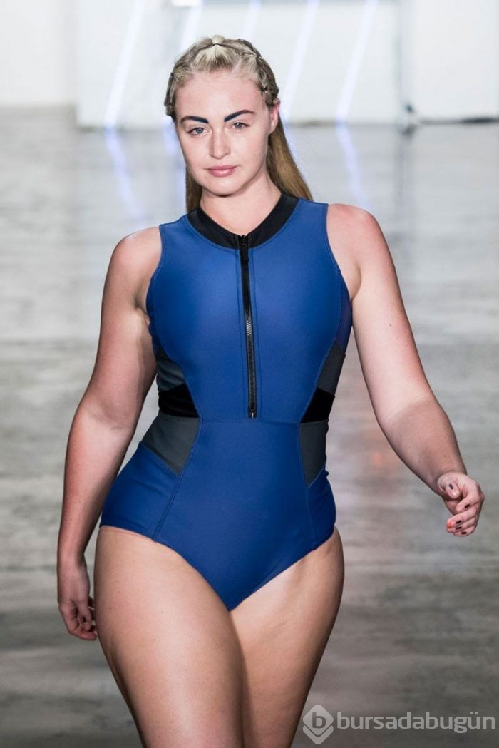 Büyük beden model Iskra Lawrence metroda soyunarak eylem yaptı