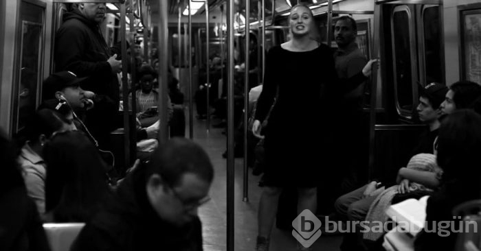 Büyük beden model Iskra Lawrence metroda soyunarak eylem yaptı