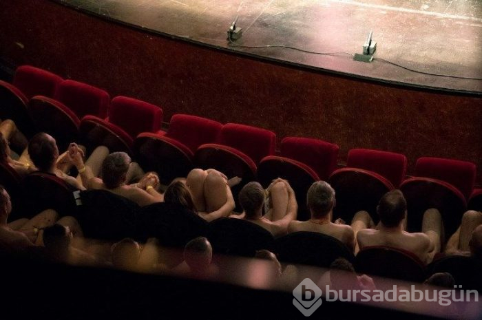 Fransa'da ilk: Nudist drama oyunu