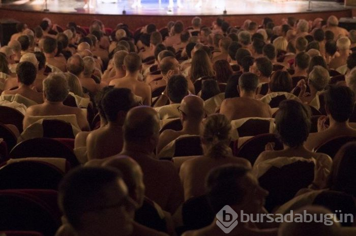 Fransa'da ilk: Nudist drama oyunu