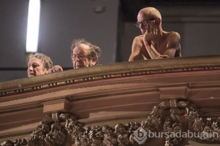 Fransa'da ilk: Nudist drama oyunu