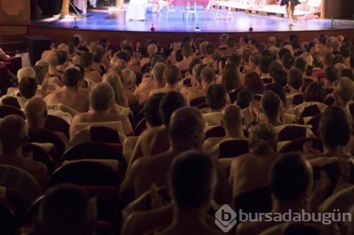 Fransa'da ilk: Nudist drama oyunu