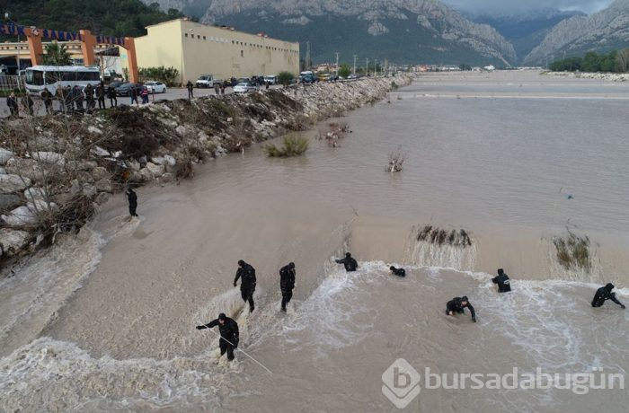 Antalya'da hortumda kaybolan Buse Acar'ı arama çalışmaları devam ediyor Foto Galerisi - 8 ...