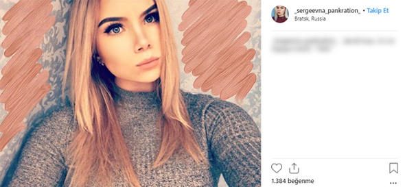 Telefonunu da alıp duşa girdi sonrası...
