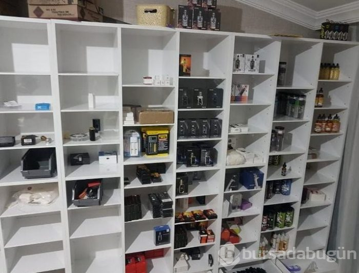 Evini elektronik sigara imalathanesine çevirmiş
