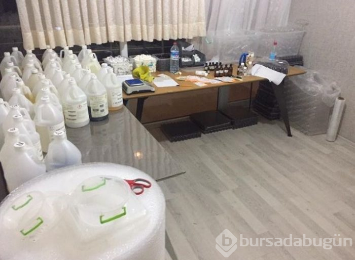 Evini elektronik sigara imalathanesine çevirmiş
