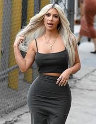 Kim Kardashian yeni parfümünü tanıttı