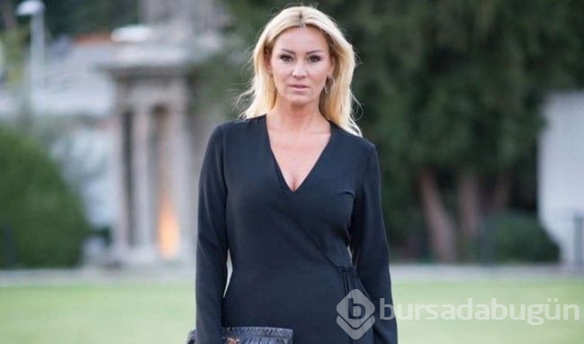 Bornozlu poz veren Pınar Altuğ'dan takipçisine sert yanıt