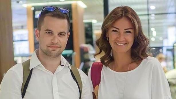 Bornozlu poz veren Pınar Altuğ'dan takipçisine sert yanıt