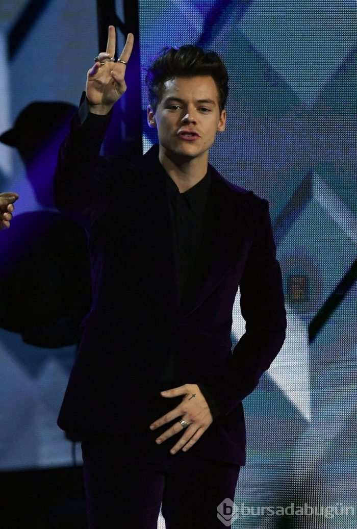 Harry Styles hayranlığını yüzündeki dövmeyle gösterdi