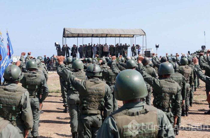 Maduro'dan askerlere birlik ve disiplin talimatı