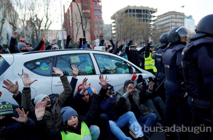 İspanya'da taksiciler Uber'e karşı grevde