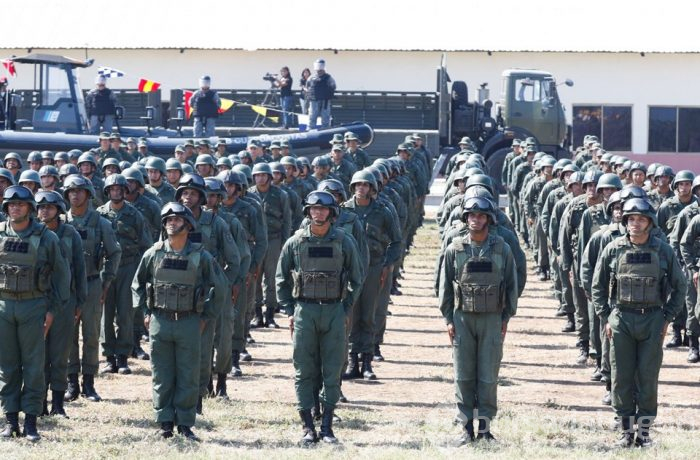 Venezuela'da muhalifler yeniden sokağa iniyor