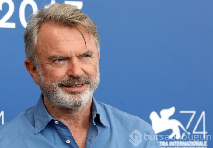 Sam Neill domuzuyla yoga yapıyor