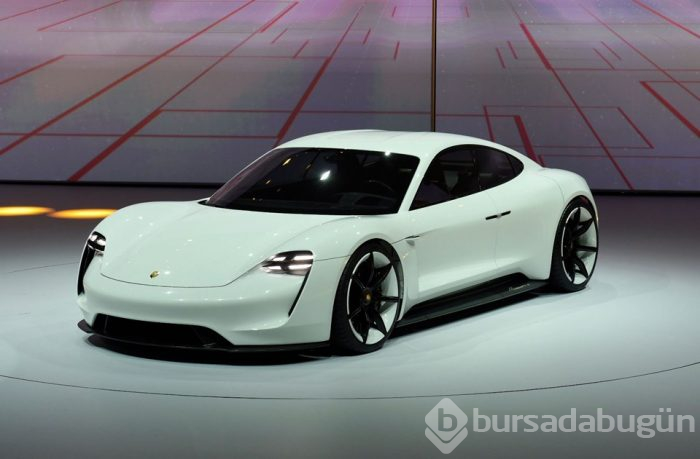  Porsche'nin Türkçe isimli otomobili TAYCAN için 'ücretsiz şarj' adımı 