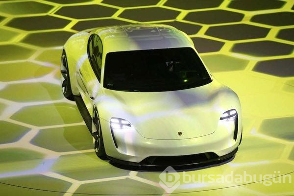  Porsche'nin Türkçe isimli otomobili TAYCAN için 'ücretsiz şarj' adımı 