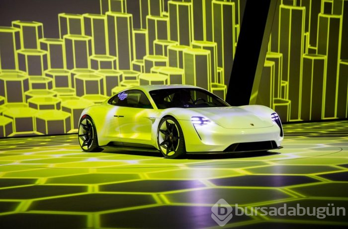 Porsche'nin Türkçe isimli otomobili TAYCAN için 'ücretsiz şarj' adımı 