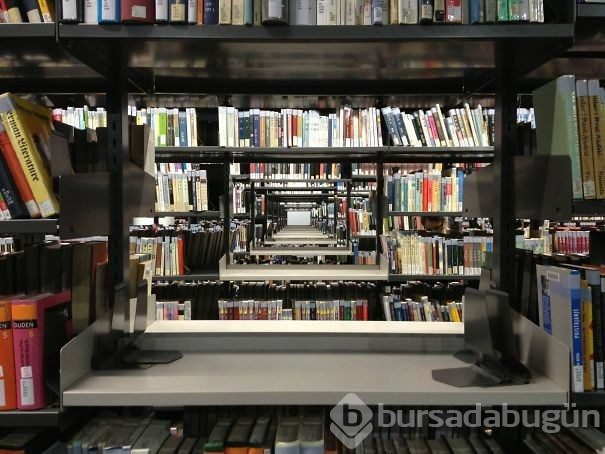 Dünyanın farklı yerlerinden eğlenceli kütüphane manzaraları
