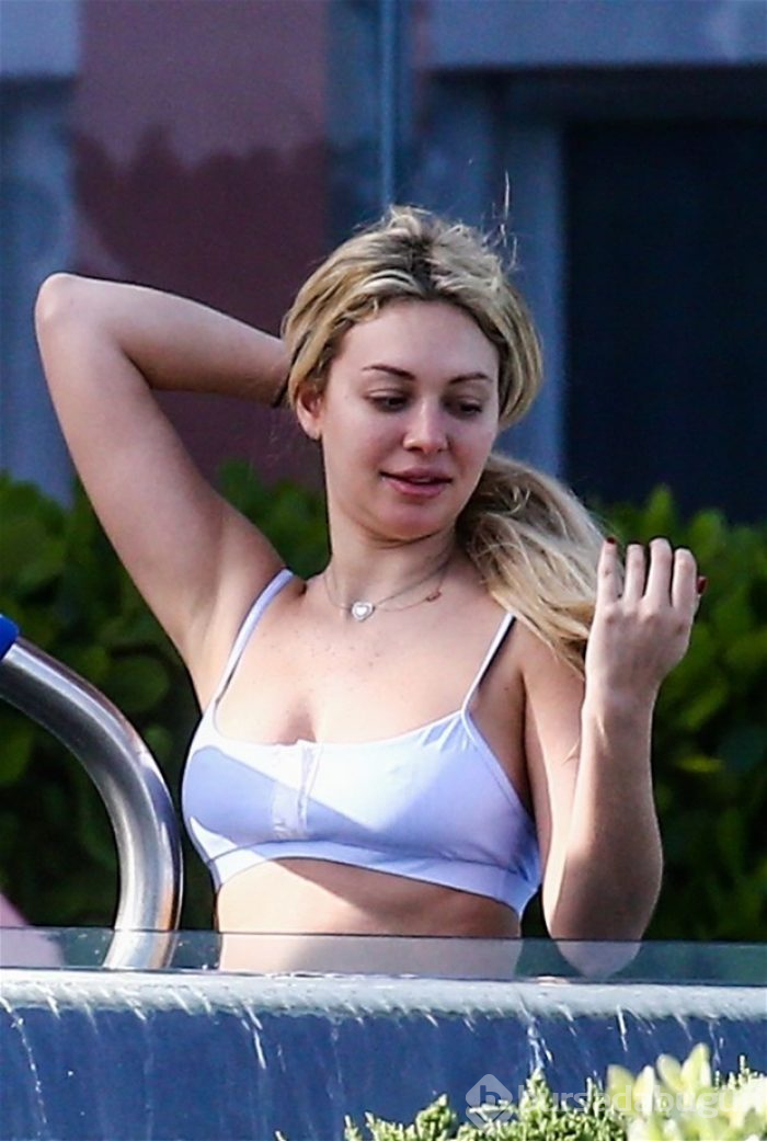 Oyuncu Corinne Olympios yeni yıl tatilini Miami'de geçiriyor

