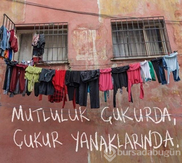 Çukur'da Ayşen Gruda göndermesi (Çukur'da ekrana yansıyan duvar yazıları)