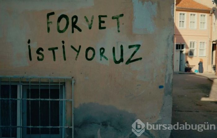 Çukur'da Ayşen Gruda göndermesi (Çukur'da ekrana yansıyan duvar yazıları)