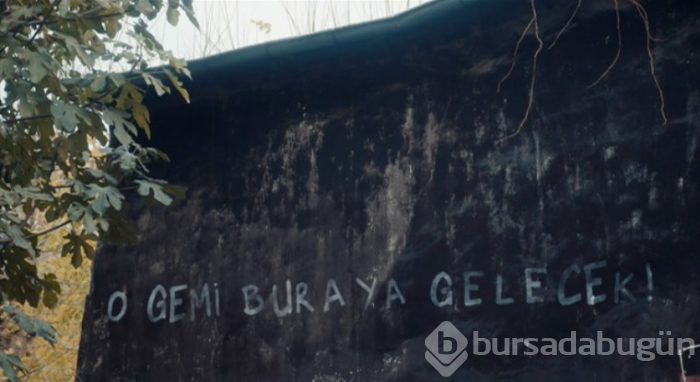 Çukur'da Ayşen Gruda göndermesi (Çukur'da ekrana yansıyan duvar yazıları)