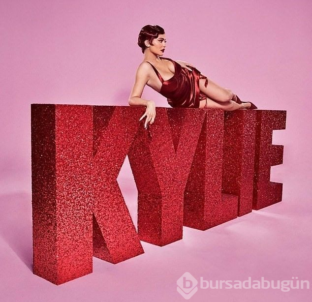 Kylie Jenner müzikali taklit etti