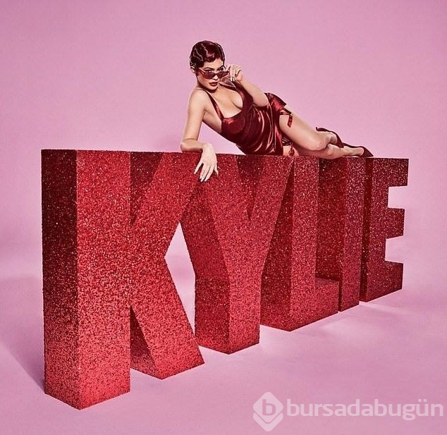 Kylie Jenner müzikali taklit etti