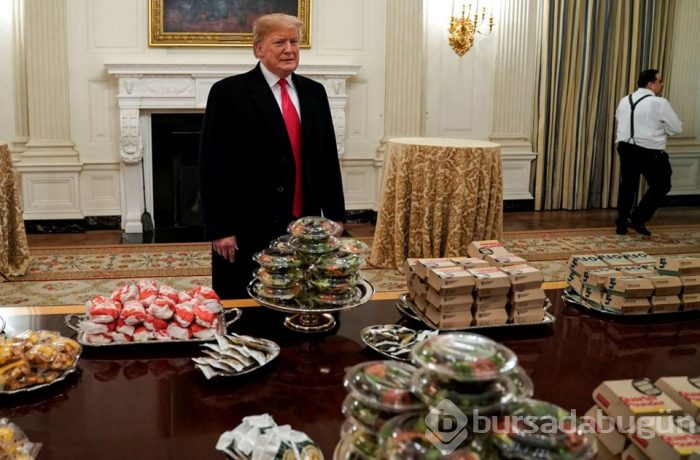 Hükümetin kapanması Trump'ı da vurdu: Misafirlerine hamburger yedirdi