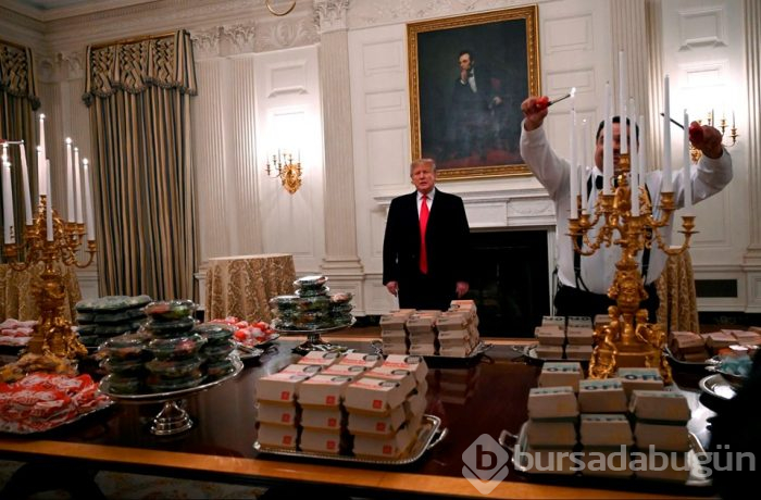 Hükümetin kapanması Trump'ı da vurdu: Misafirlerine hamburger yedirdi