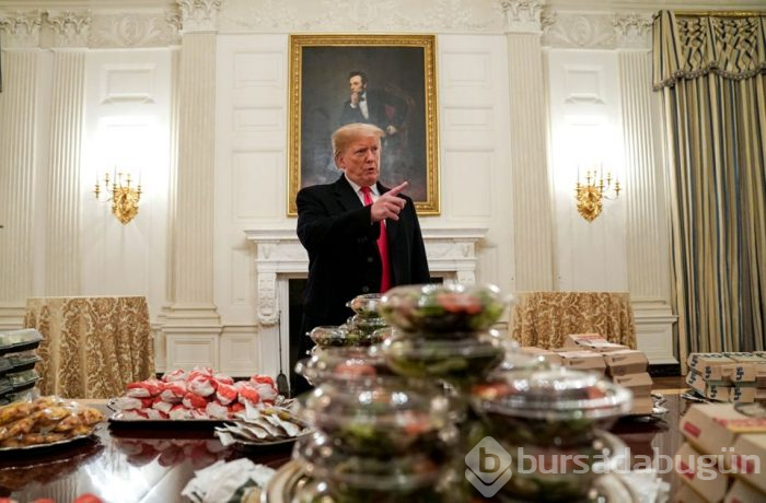 Hükümetin kapanması Trump'ı da vurdu: Misafirlerine hamburger yedirdi