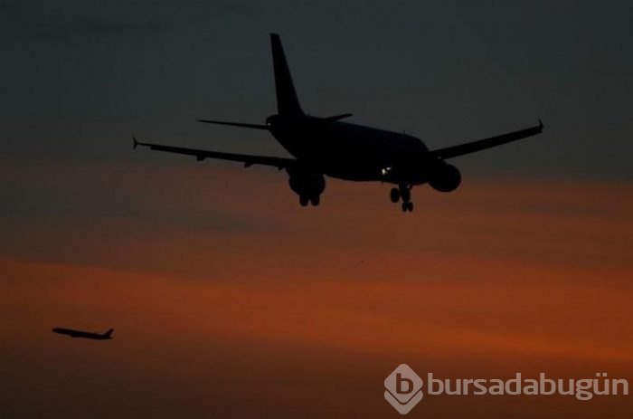 Uçakların arkasındaki beyaz izler neden oluşur? (Az kişi tarafından bilinen ilginç bilgiler)