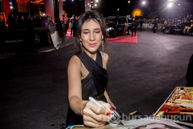 Sibel ortaya çıktı

