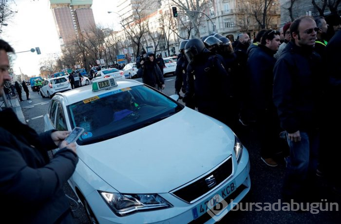  İspanya'da taksiciler Uber'e karşı grevde 