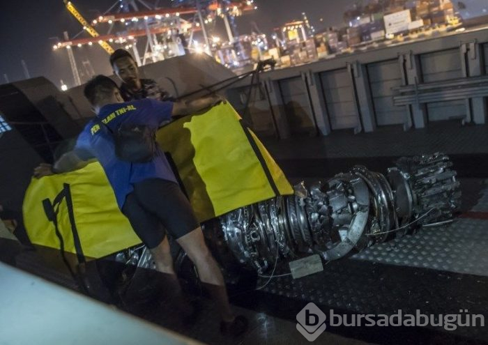  Endonezya'da düşen yolcu uçağı havada infilak etmedi 
