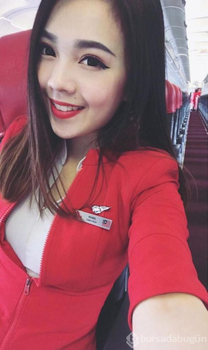 Dünya bu hostesi konuşuyor!

