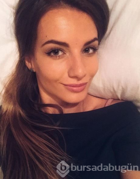 Karolina Bojar güzelliği ile büyülüyor
