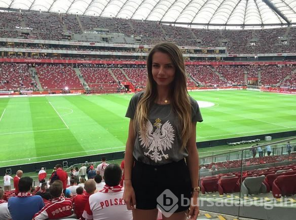 Karolina Bojar güzelliği ile büyülüyor
