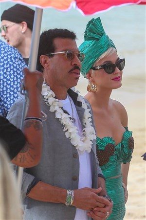 Katy Perry Hawaii çekimlerde
